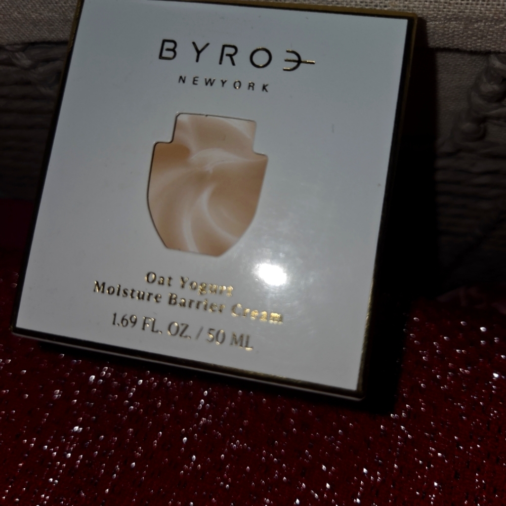 BYROE Oat Yogurt Moisture Barrier Cream - Picture 2 of 3